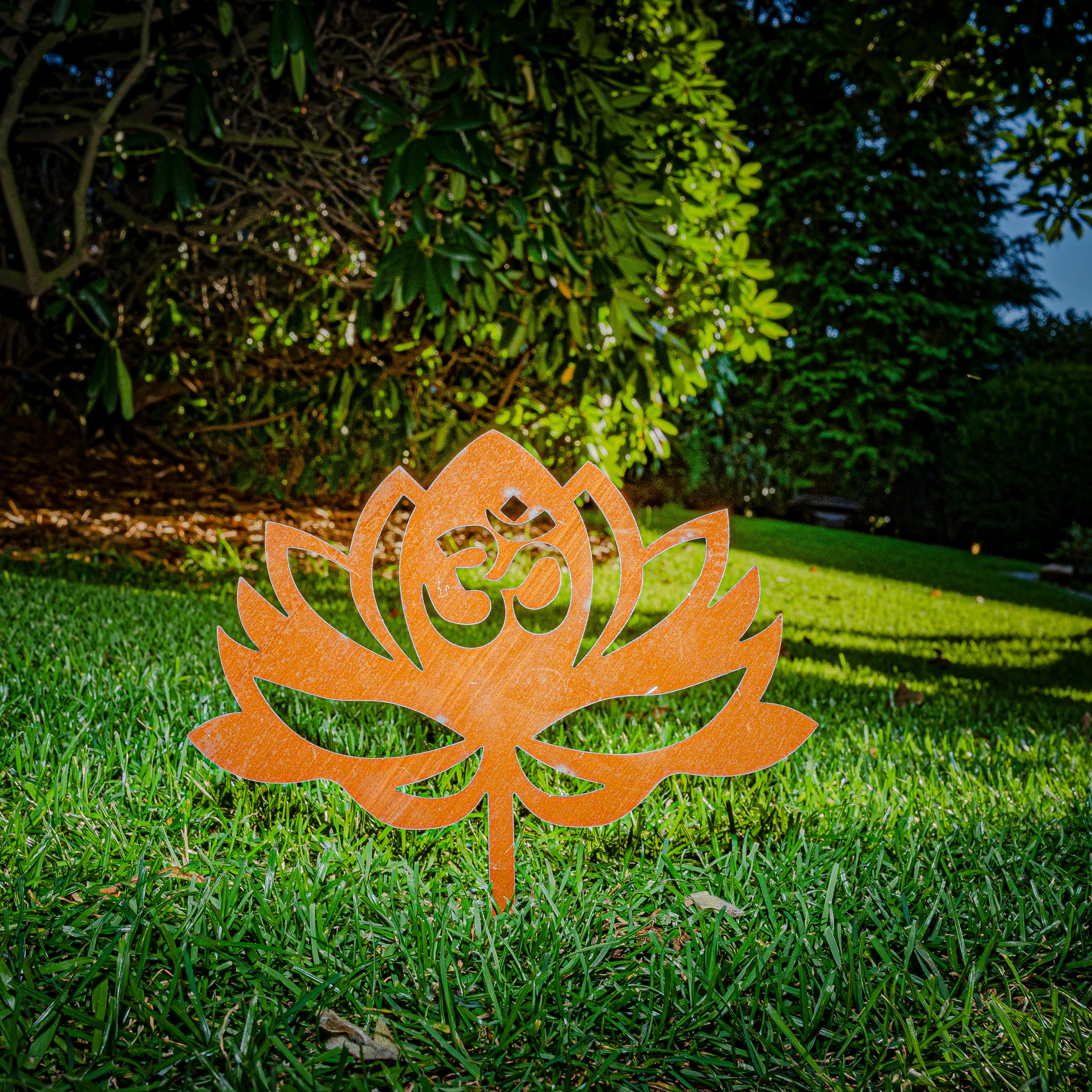 Edelrost Lotusblume Gartenstecker-einfach einsteckbare Rostdeko aus hochwertigem Cortenstahl - Gartendeko rost