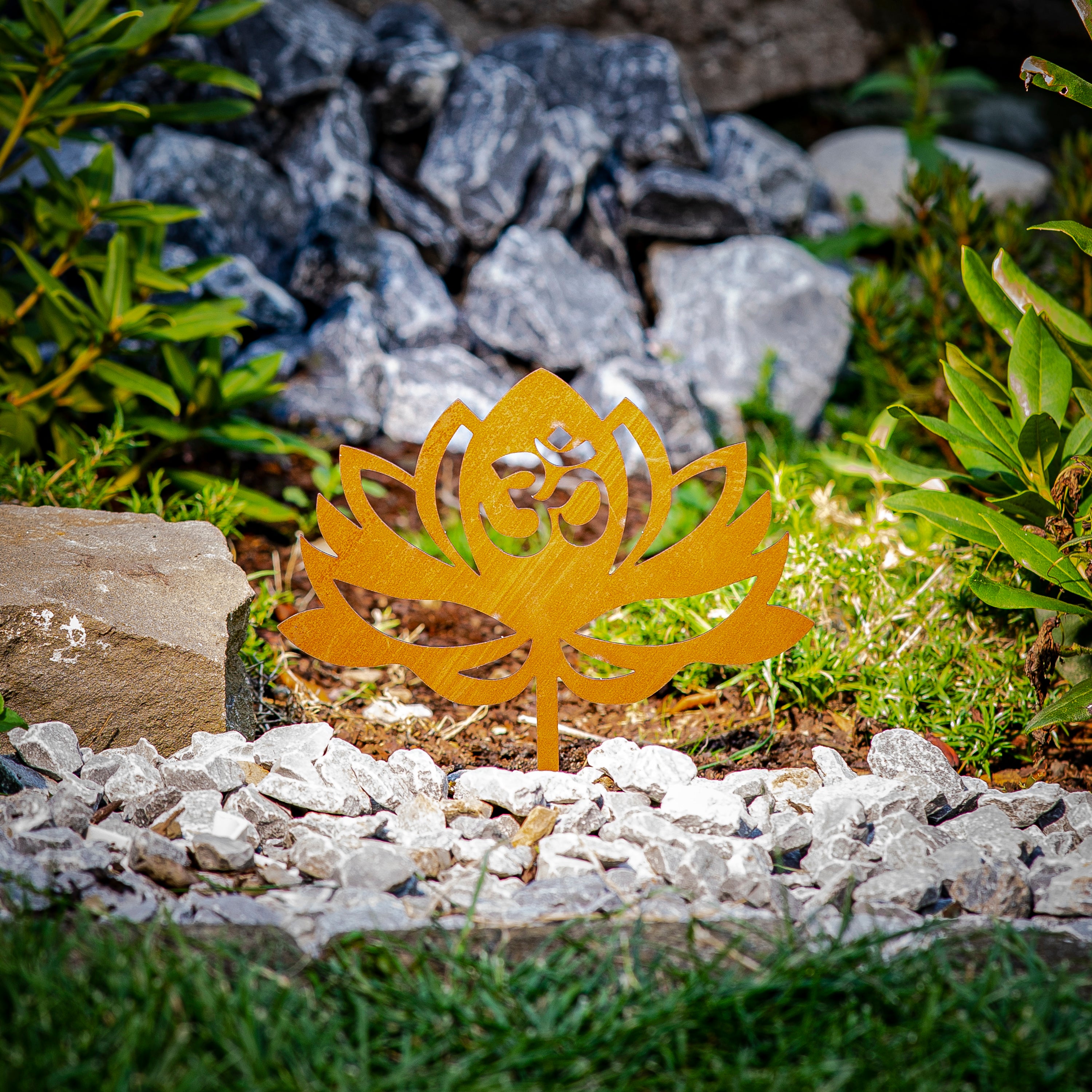 Edelrost Lotusblume Gartenstecker-einfach einsteckbare Rostdeko aus hochwertigem Cortenstahl - Gartendeko rost