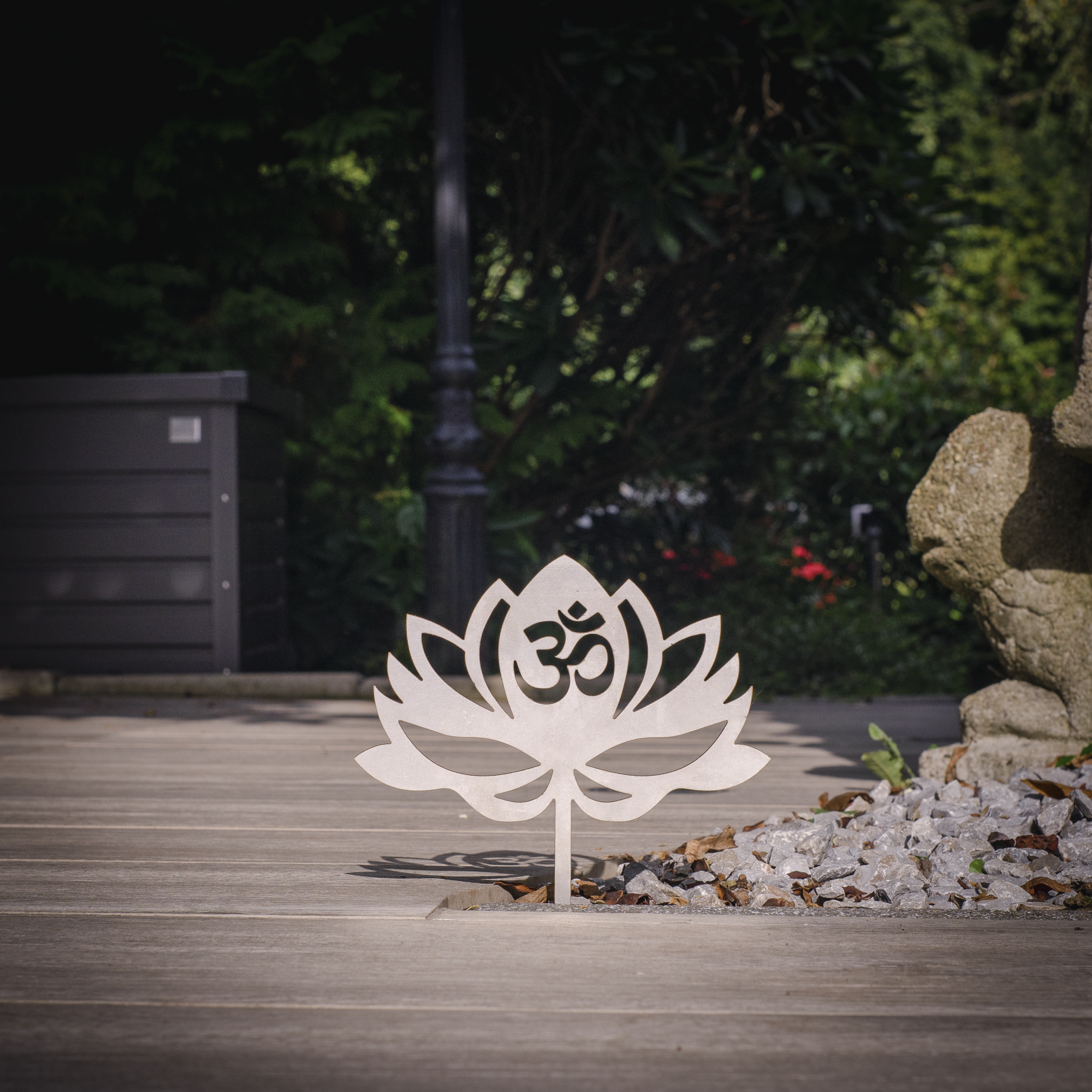 Edelstahl Lotusblume (mit Om-Zeichen) Beetstecker- Edelstahldeko für Beet, Blumentopf - Gartendeko Meditation/ Yoga