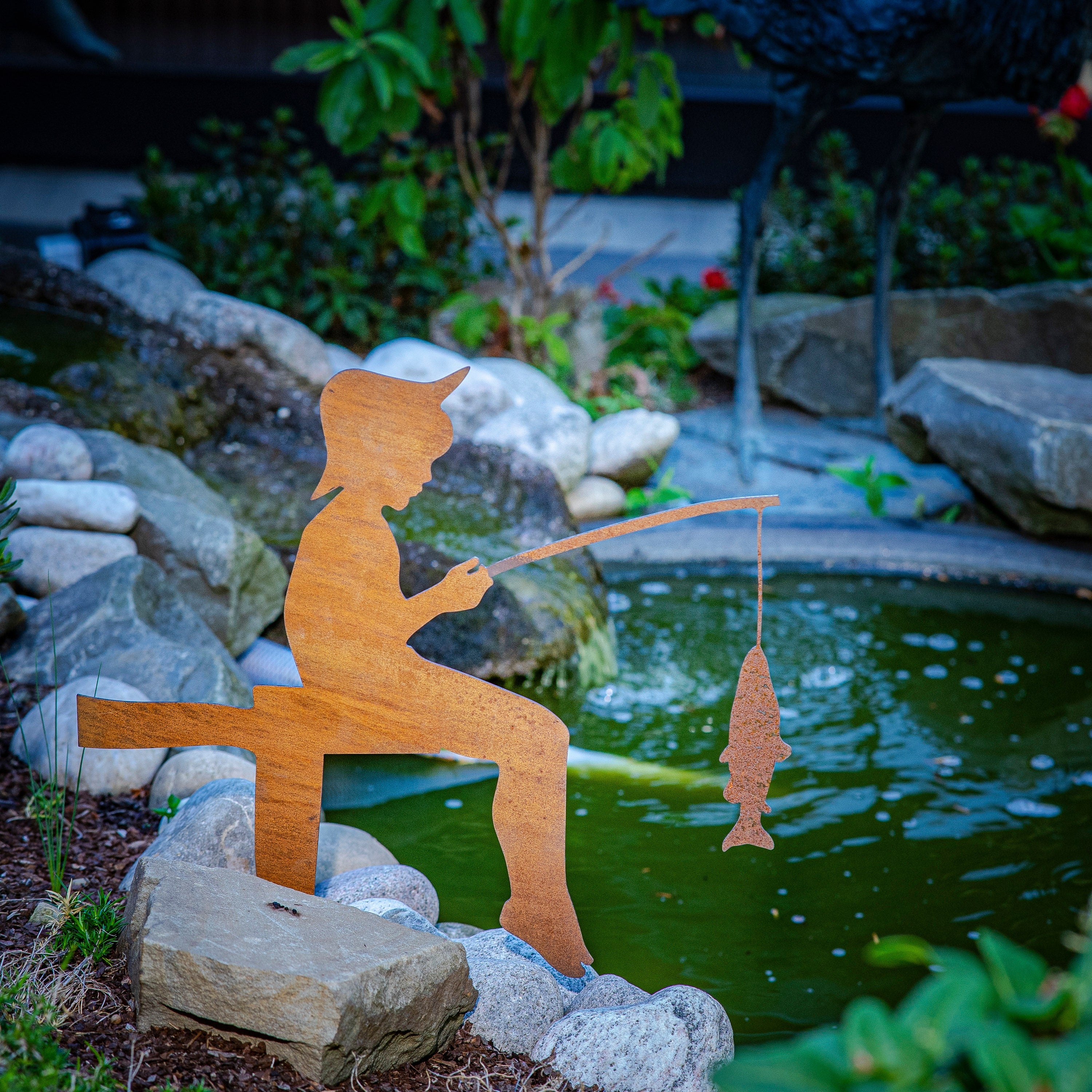 Edelrost Angler Gartenstecker-einfach einsteckbare Rostdeko aus hochwertigem Cortenstahl - Gartendeko rost