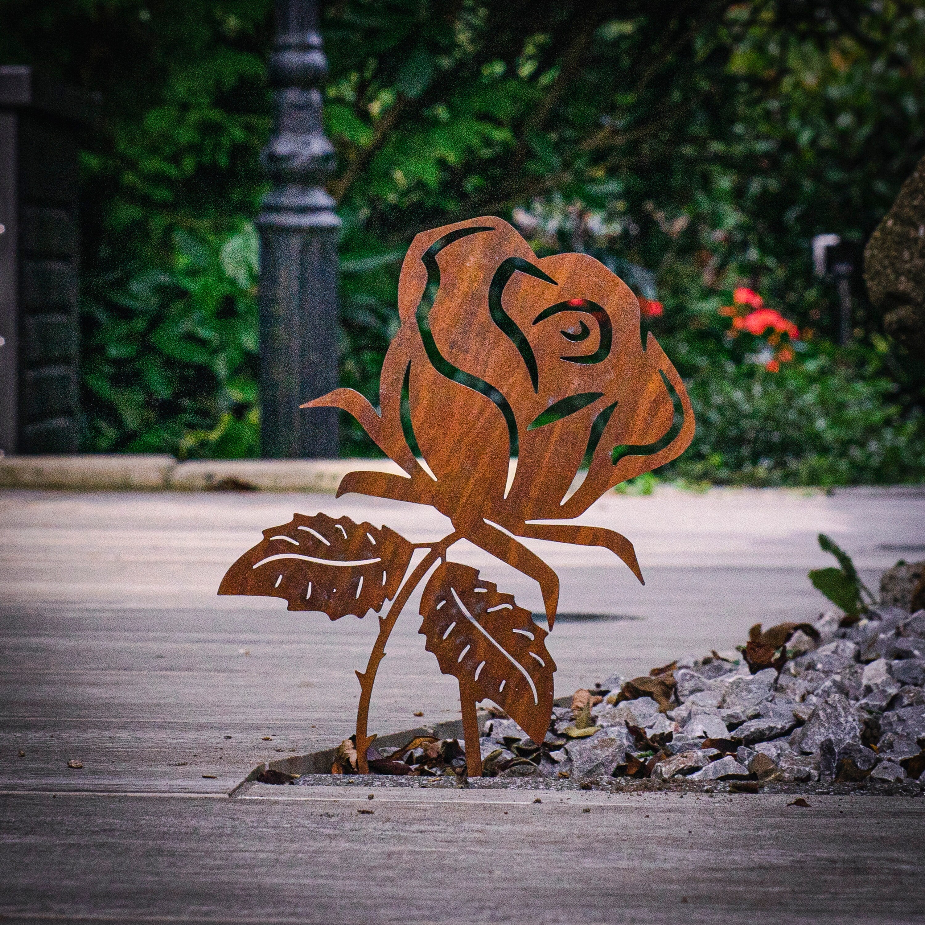 Edelrost Rose Gartenstecker-einfach einsteckbare Rostdeko aus hochwertigem Cortenstahl für Garten, Teich - Gartendeko rost