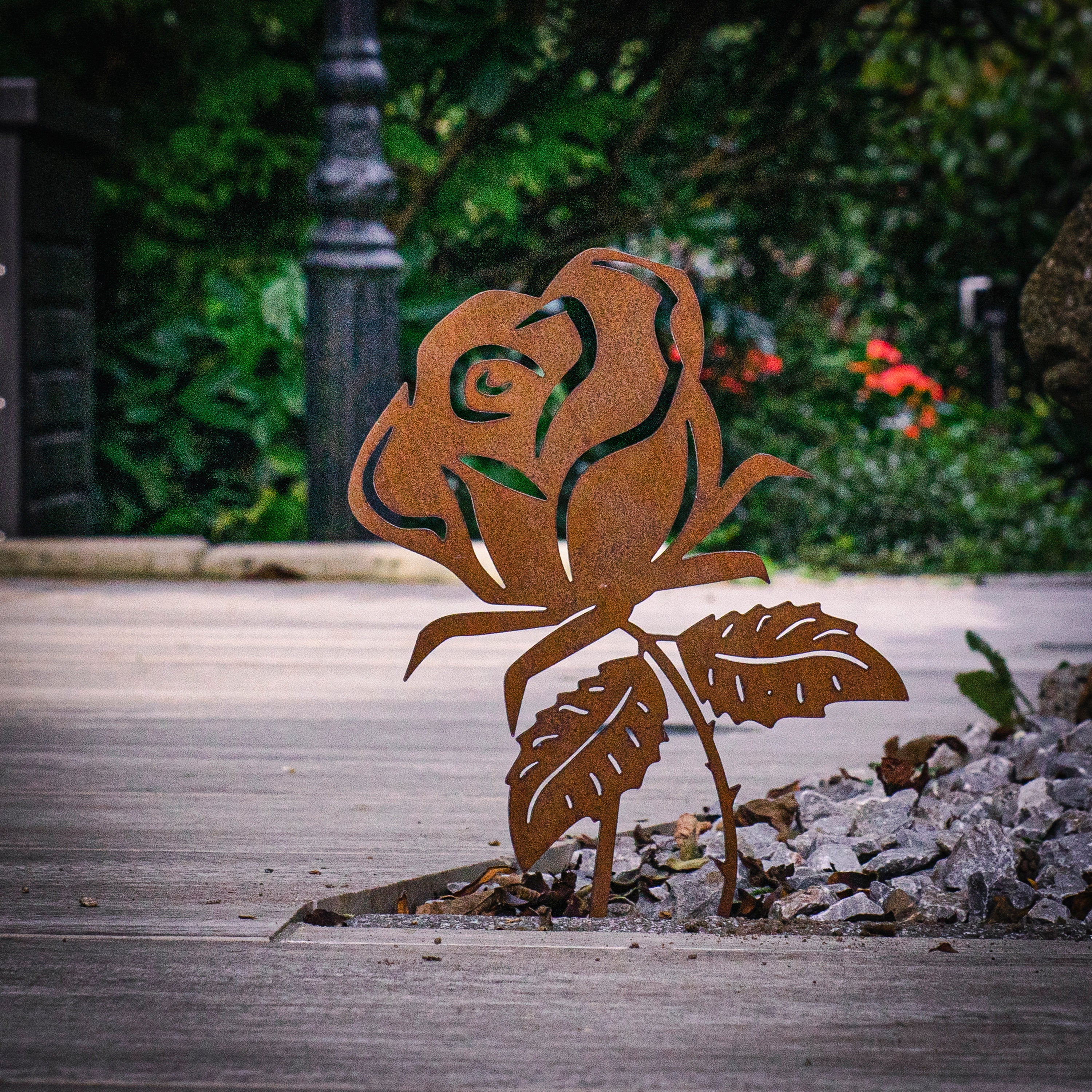 Edelrost Rose Gartenstecker-einfach einsteckbare Rostdeko aus hochwertigem Cortenstahl für Garten, Teich - Gartendeko rost