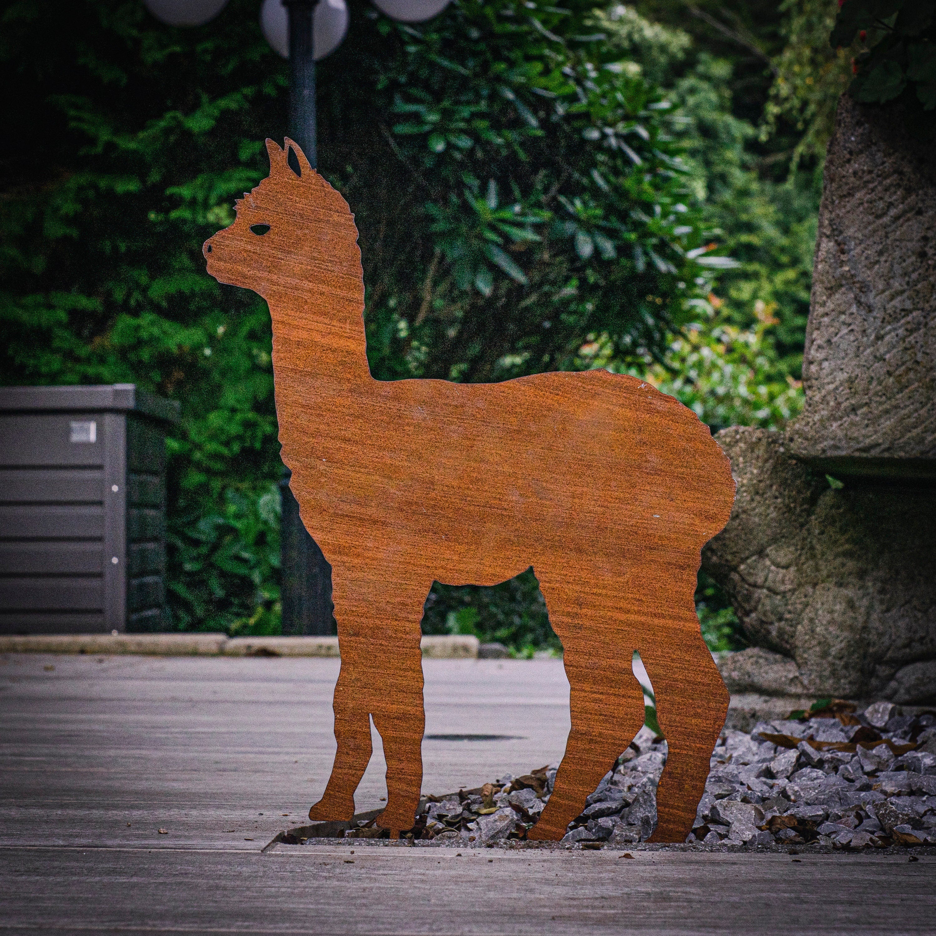 Edelrost Alpaka Gartenstecker-einfach einsteckbare Rostdeko aus hochwertigem Cortenstahl