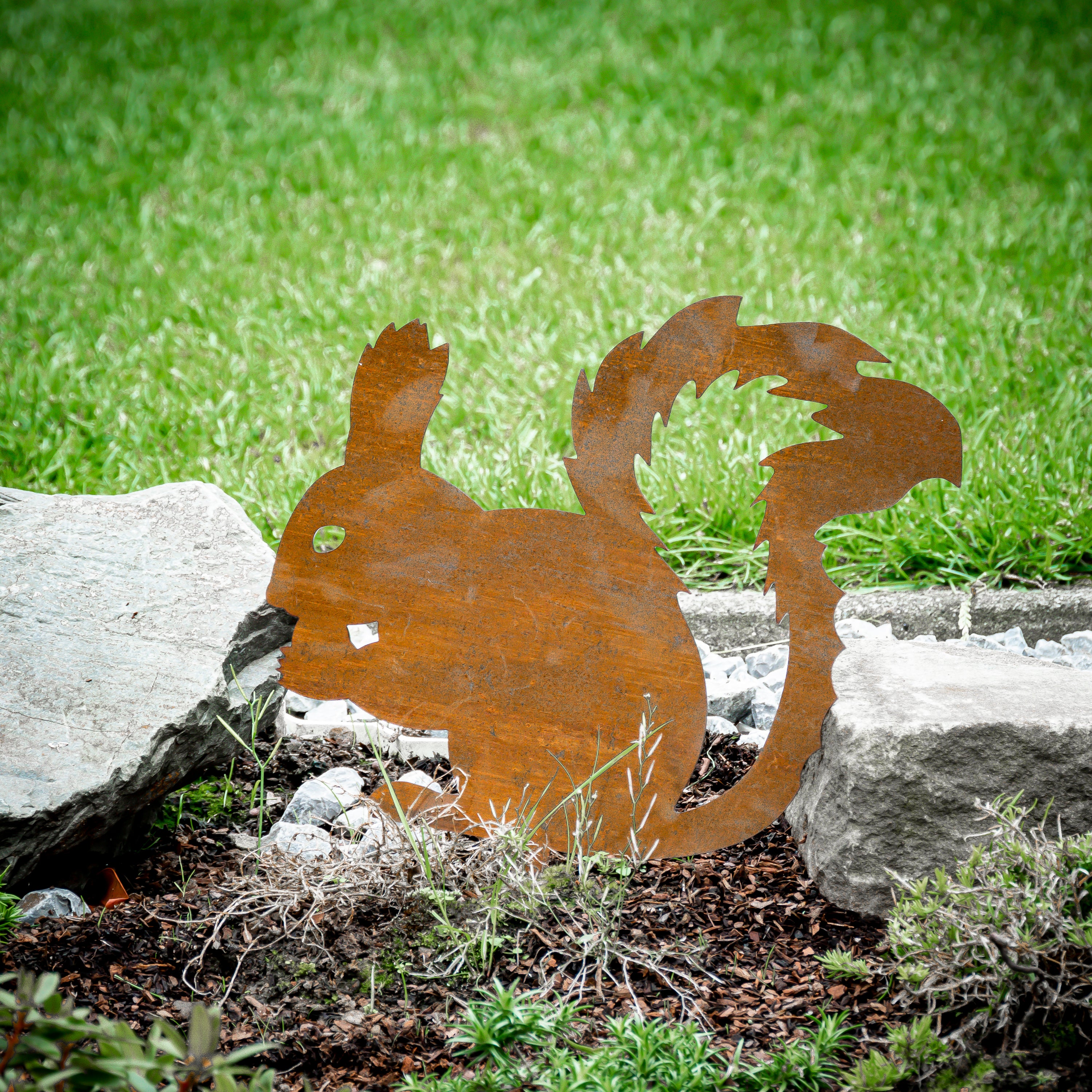 Edelrost Eichhörnchen Gartenstecker-einfach einsteckbare Rostdeko aus hochwertigem Cortenstahl - Gartendeko rost